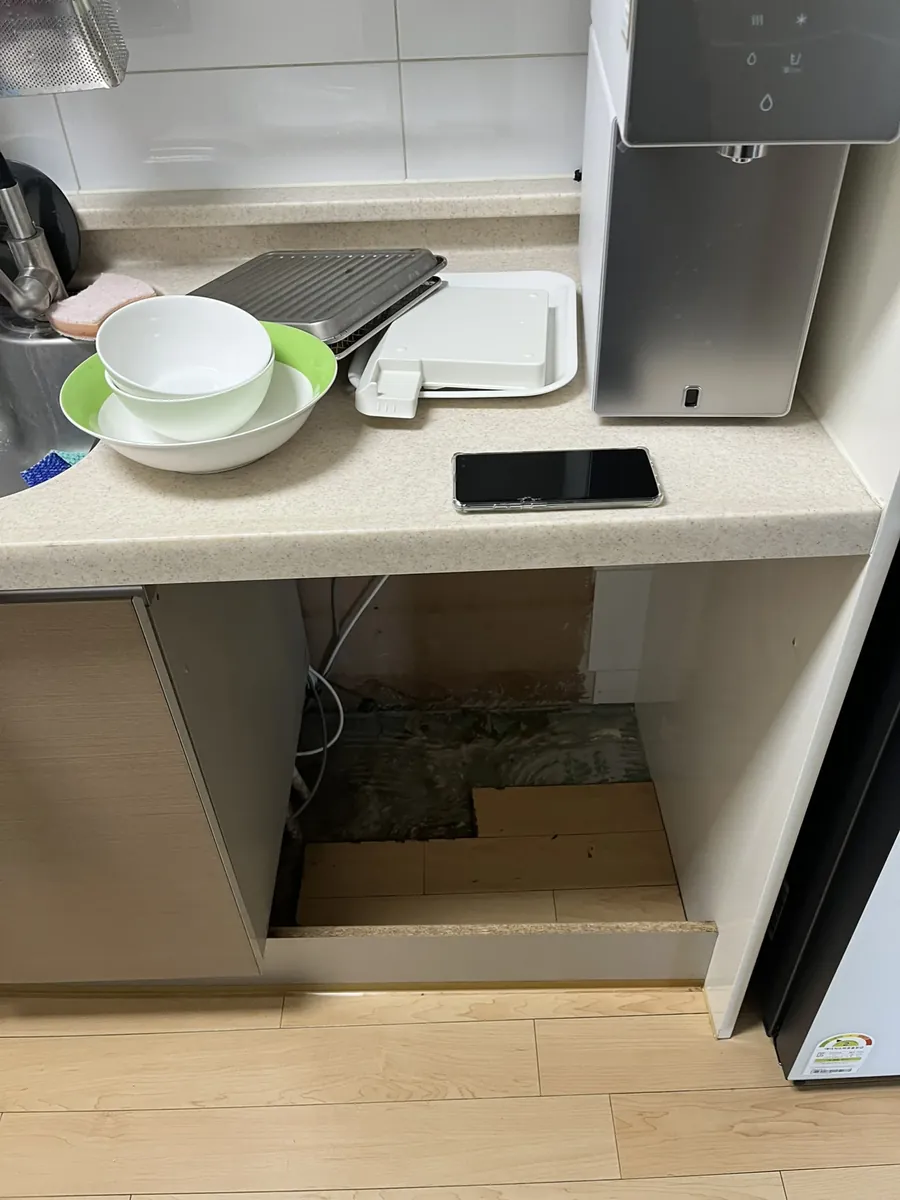 서랍 설치 전 주방 하부 공간